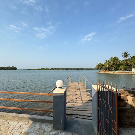 The Glasswater By The Backwater Homestay Kalyānpur المظهر الخارجي الصورة
