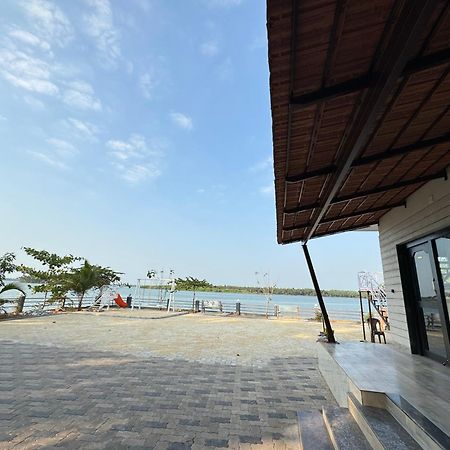 The Glasswater By The Backwater Homestay Kalyānpur المظهر الخارجي الصورة