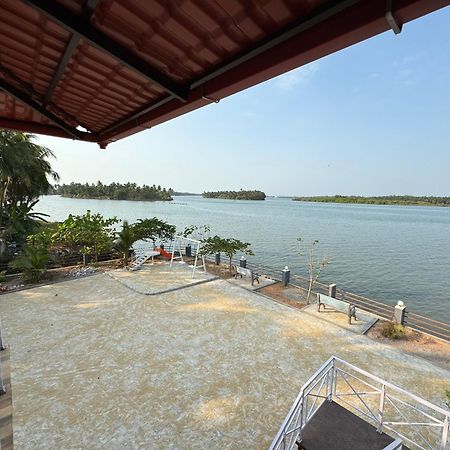The Glasswater By The Backwater Homestay Kalyānpur المظهر الخارجي الصورة