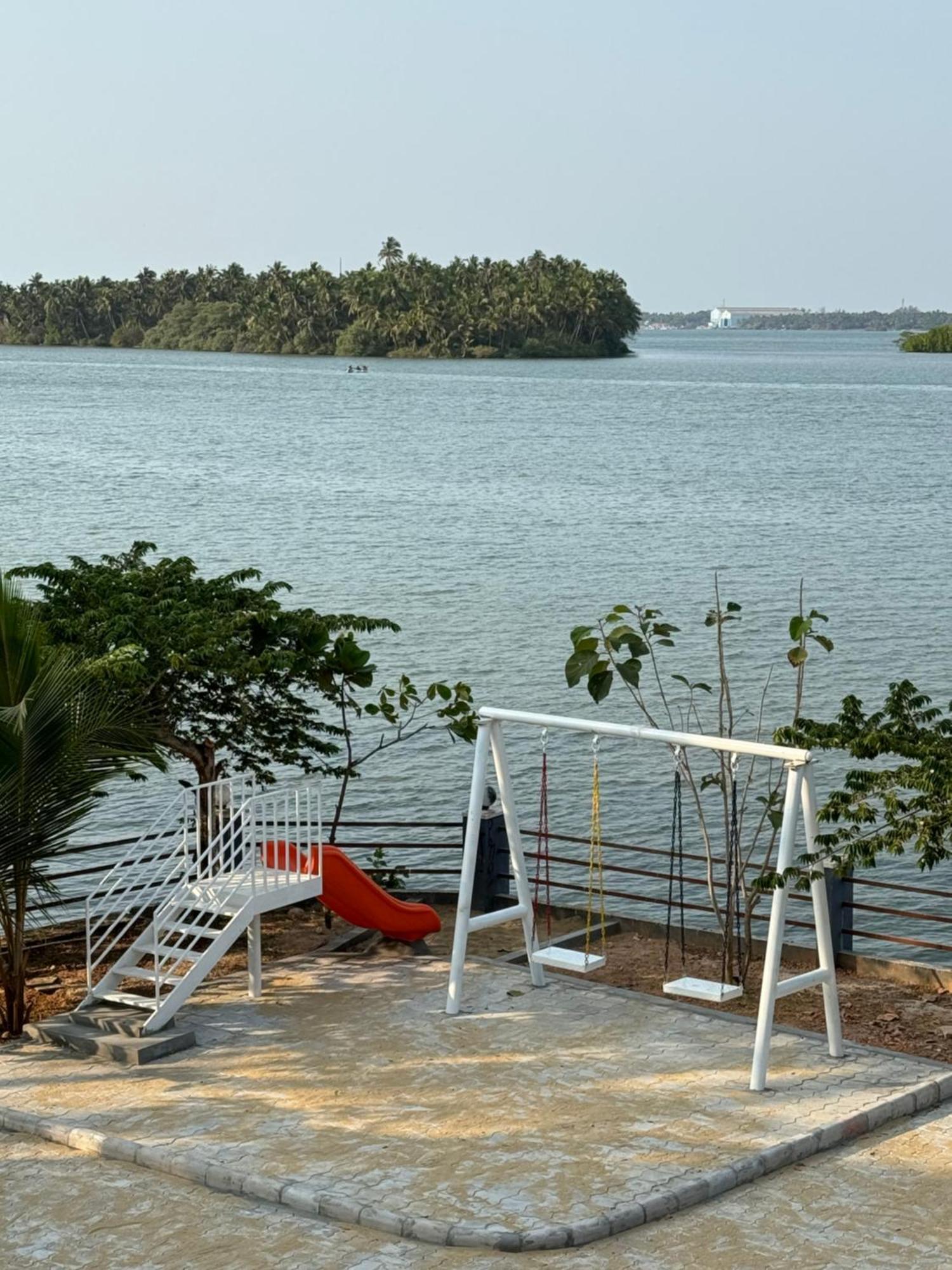 The Glasswater By The Backwater Homestay Kalyānpur المظهر الخارجي الصورة