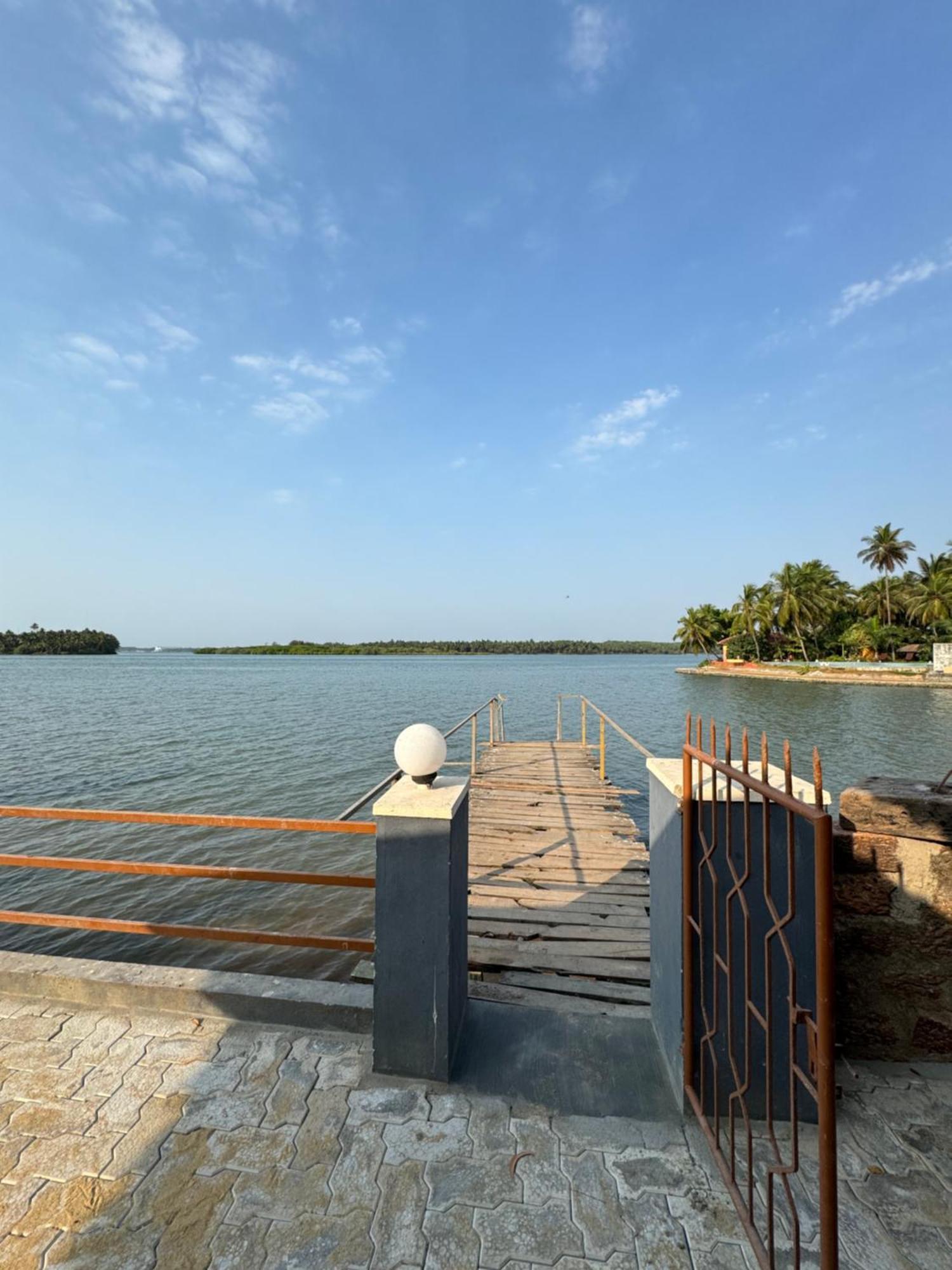 The Glasswater By The Backwater Homestay Kalyānpur المظهر الخارجي الصورة