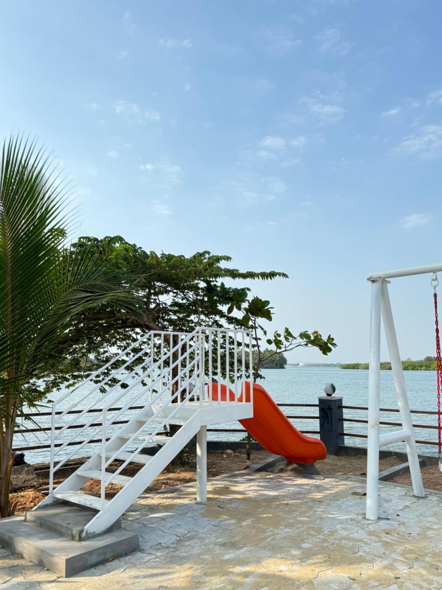 The Glasswater By The Backwater Homestay Kalyānpur المظهر الخارجي الصورة