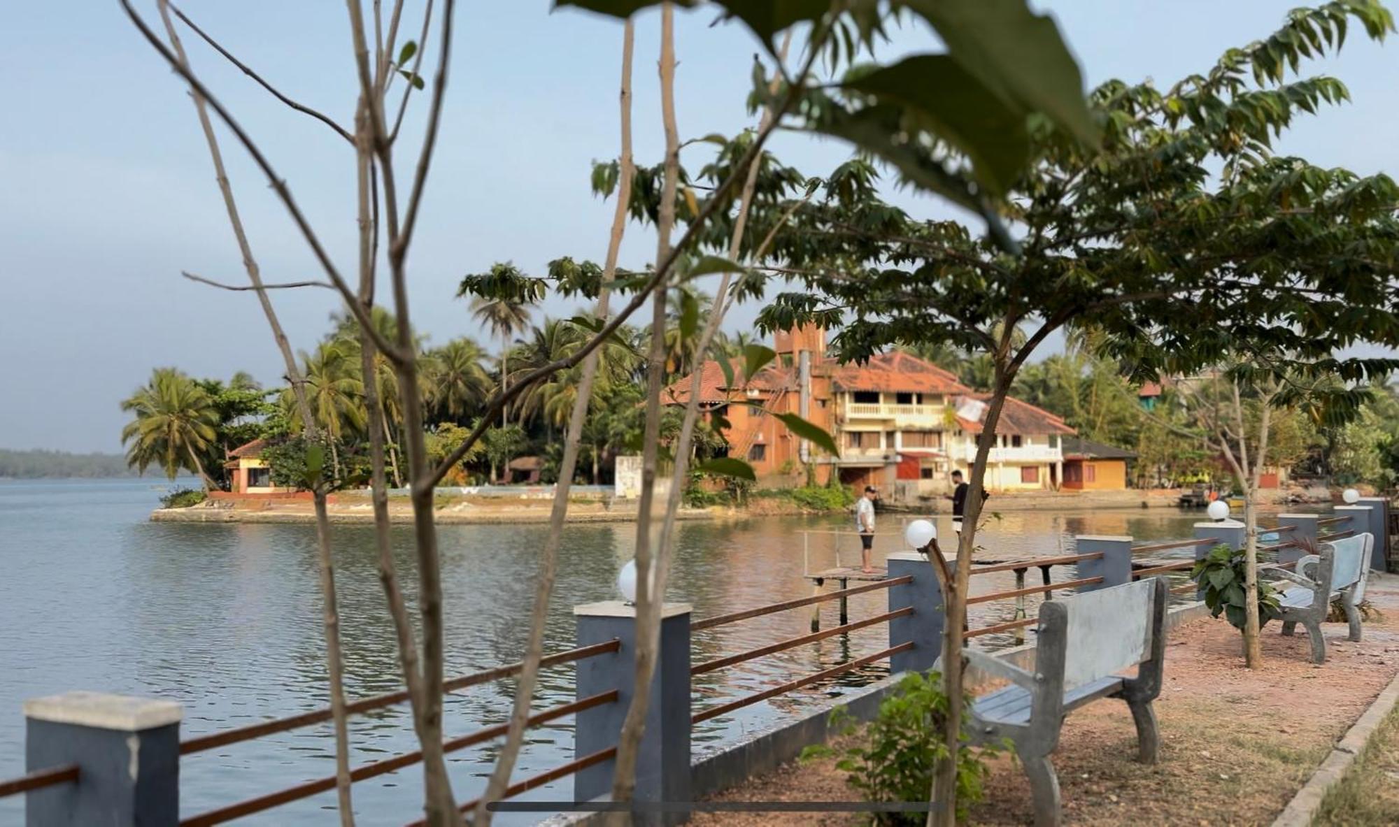 The Glasswater By The Backwater Homestay Kalyānpur المظهر الخارجي الصورة