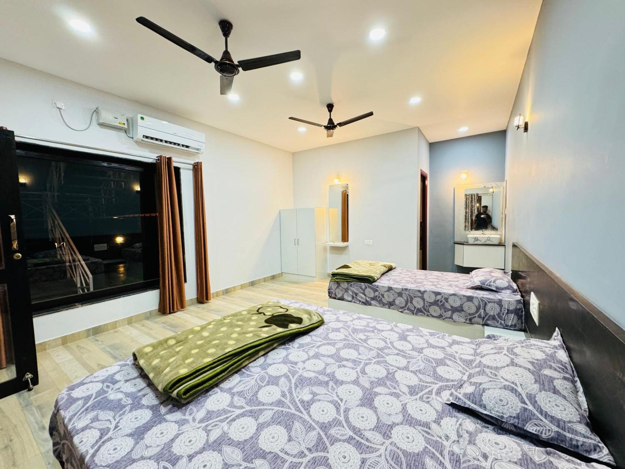 The Glasswater By The Backwater Homestay Kalyānpur المظهر الخارجي الصورة