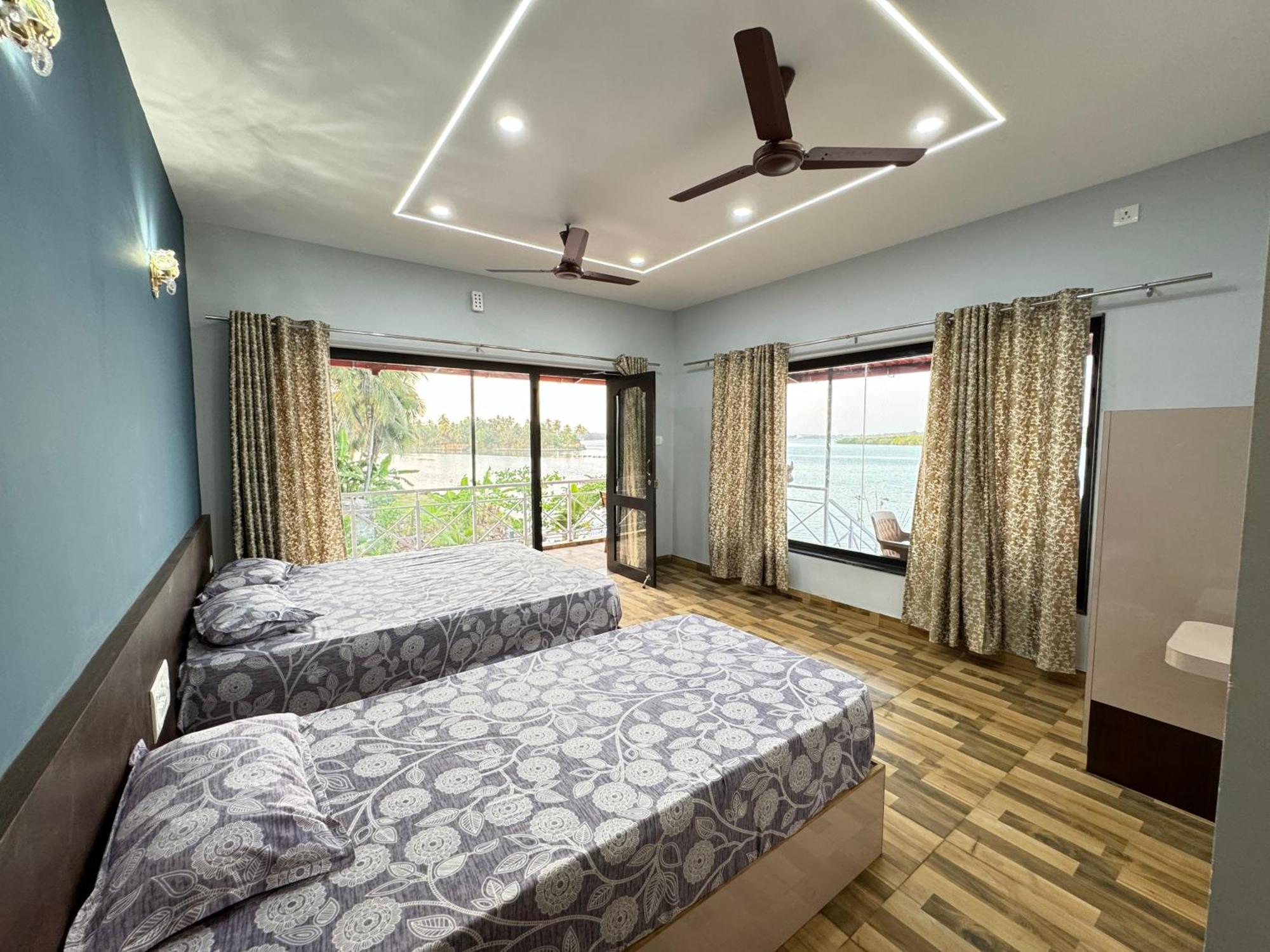 The Glasswater By The Backwater Homestay Kalyānpur المظهر الخارجي الصورة